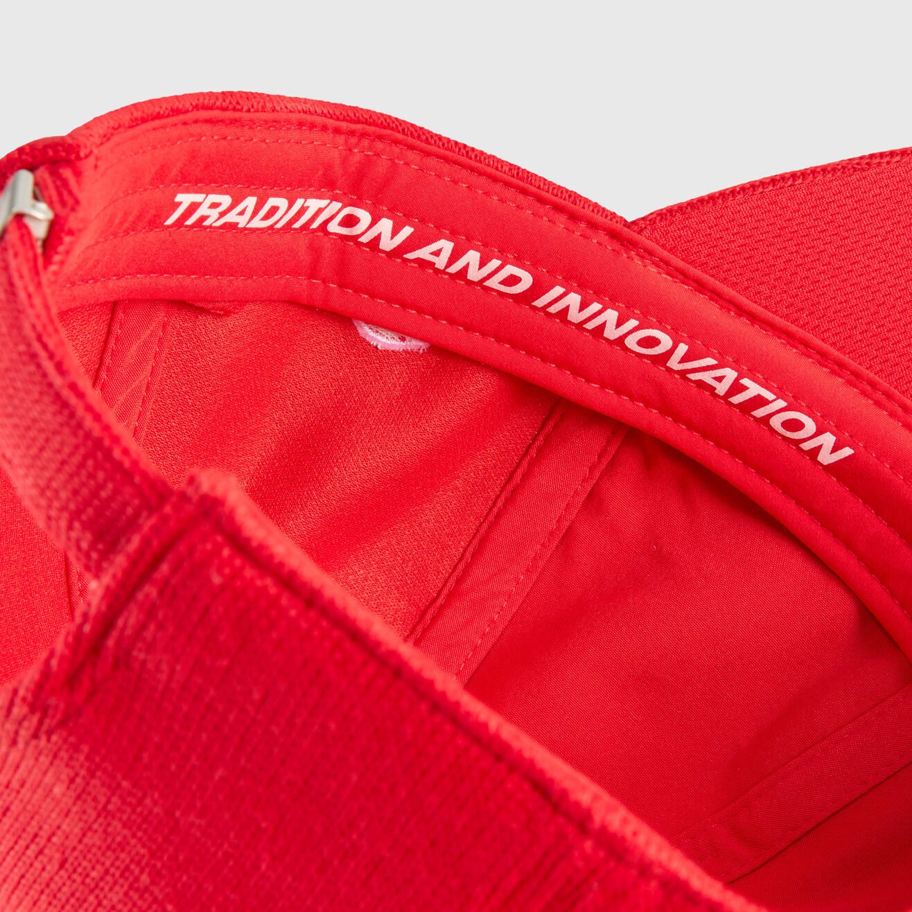 Gorra Scuderia Ferrari F1™ Edición Especial China GP 2025 - Racing Fans